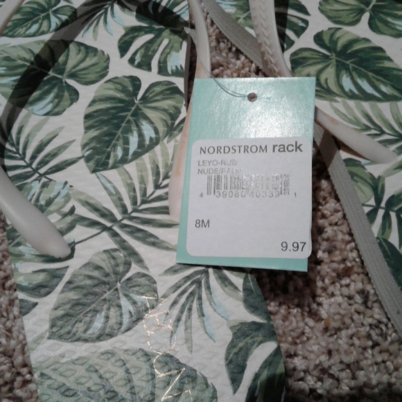 Abound leaf print flop flops - Picture 2 of 2